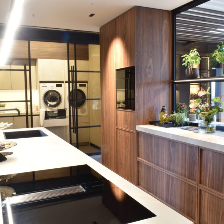 houten keuken met licht werkblad