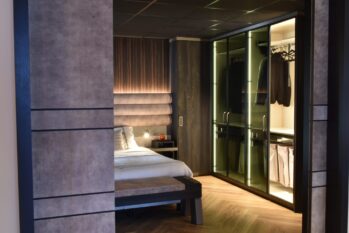Kledingkast in slaapkamer