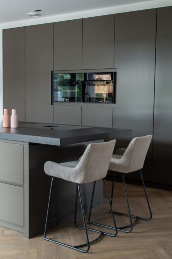 moderne keuken met bar