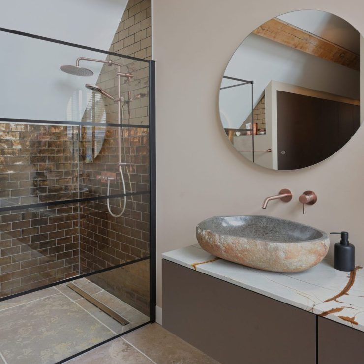 badkamer met natuurstenen wasbak