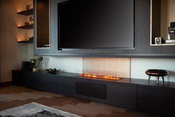 luxueus TV-meubel met sfeervolle haard
