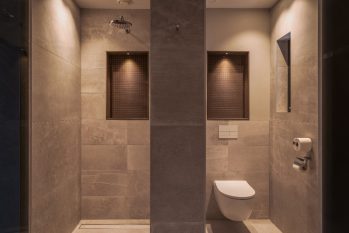 stijlvolle douche en toilet