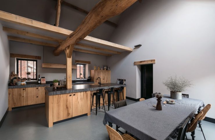 Robuuste keuken met veel hout