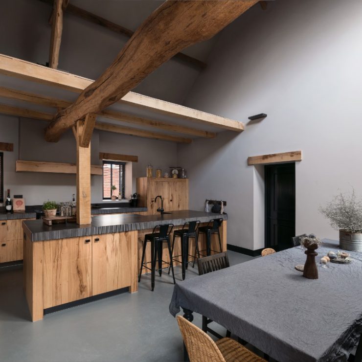Robuuste keuken met veel hout