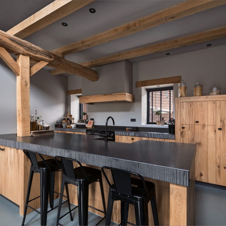 Robuuste keuken met dik werkblad