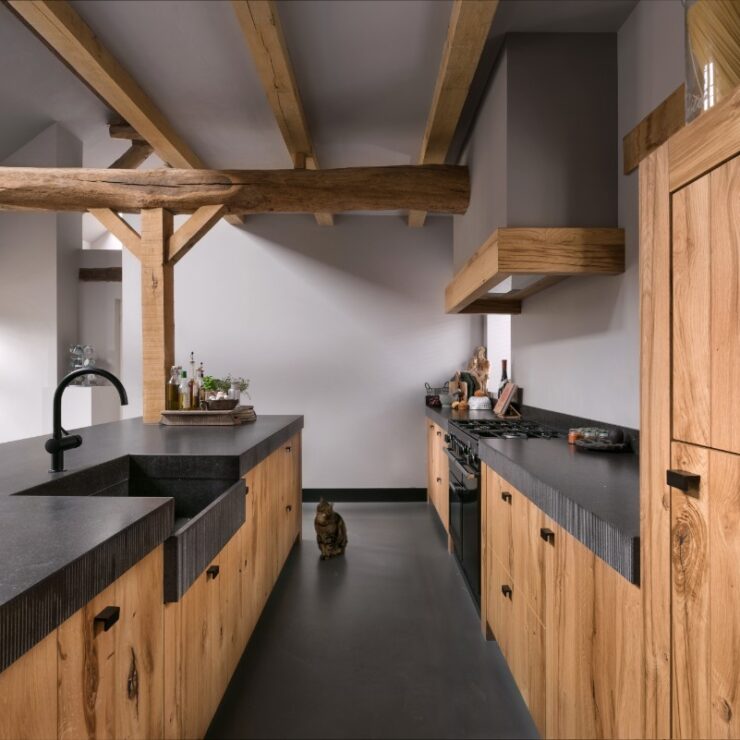 houten keuken met landelijke details