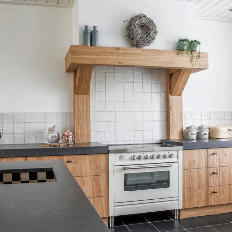 landelijke keuken met tegeltjes