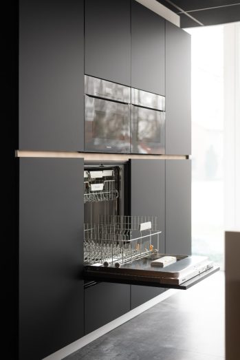 moderne keuken met bronzen accenten