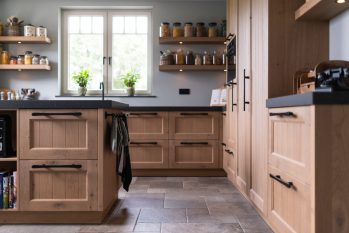 landelijke keuken met klassieke grepen