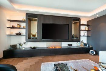 luxueus TV-meubel met sfeervolle haard