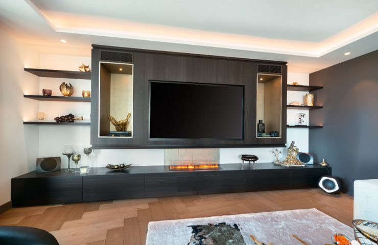 luxueus TV-meubel met sfeervolle haard