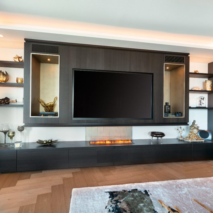 luxueus TV-meubel met sfeervolle haard