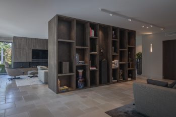 open kastenwand als roomdivider