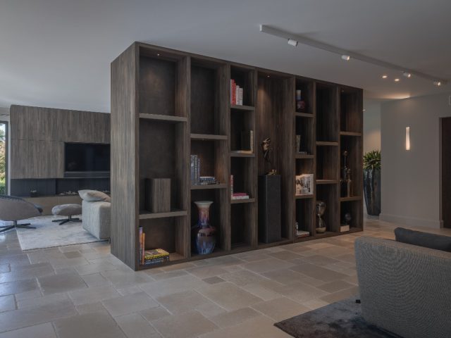 open kastenwand als roomdivider