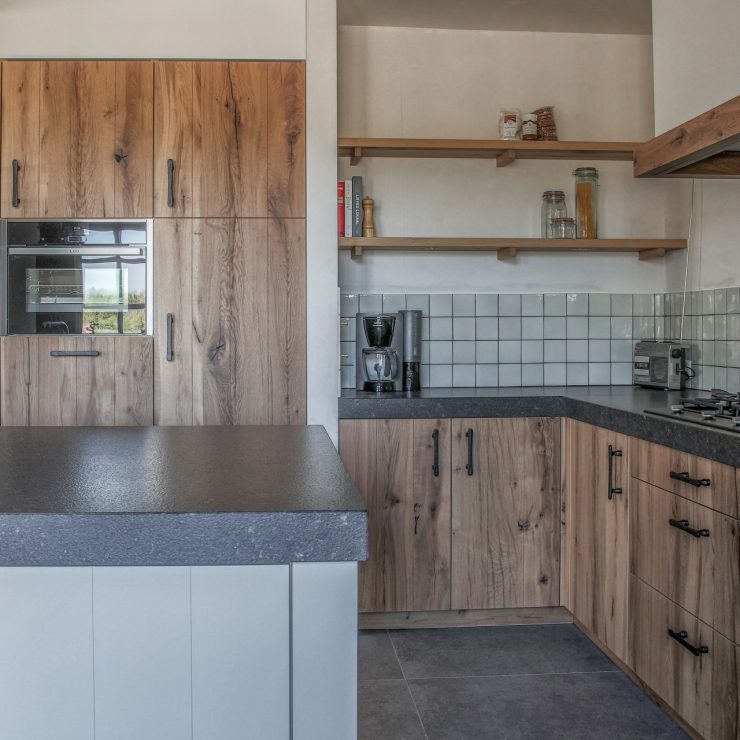 Landelijke keuken met donker blad
