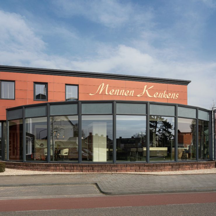 vooraanzicht Mennen Keukens + Interieurs showroom