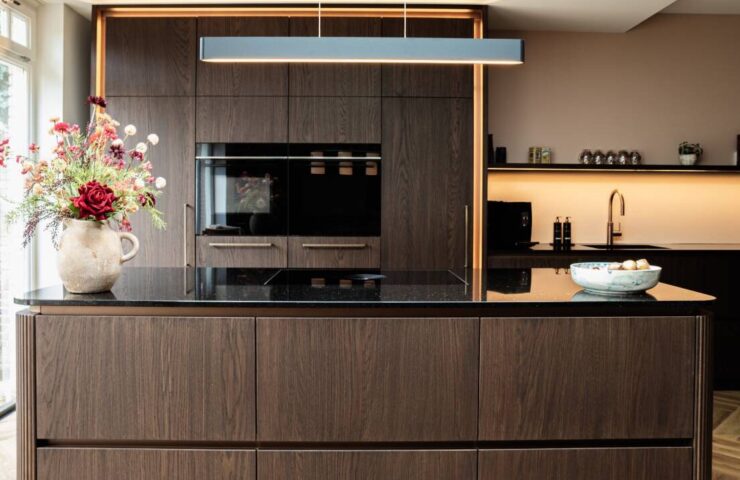 Warme keuken met sfeerverlichting