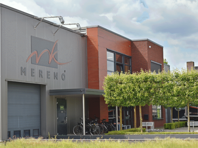 voorkant fabriek Mereno