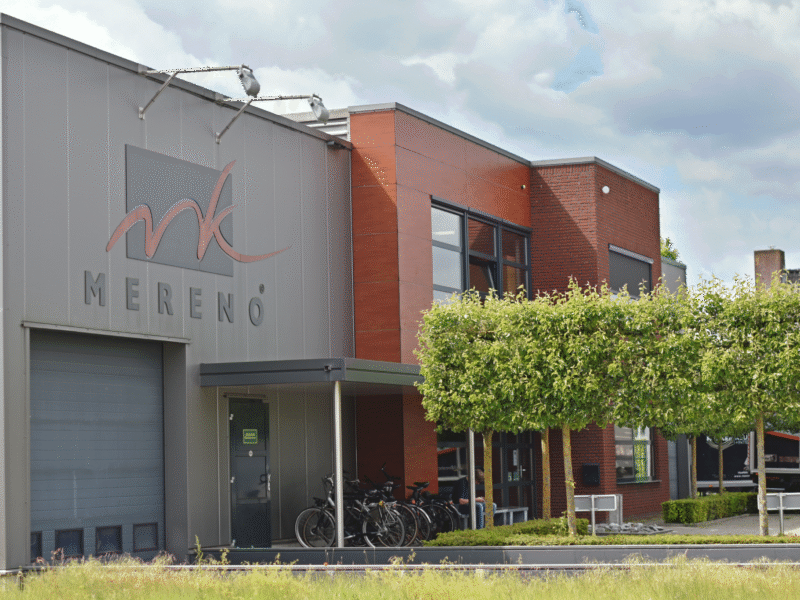 voorkant fabriek Mereno