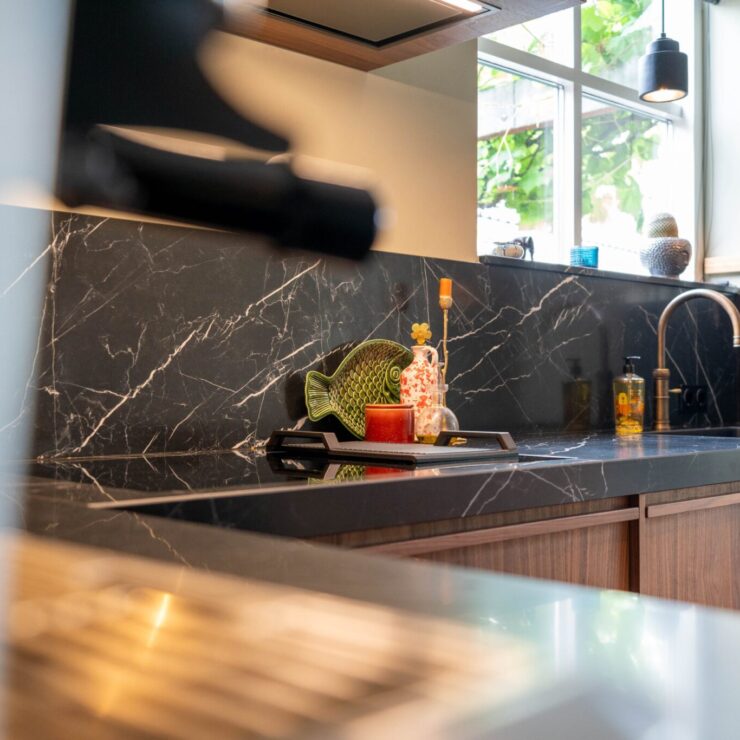 luxe keuken met donker blad