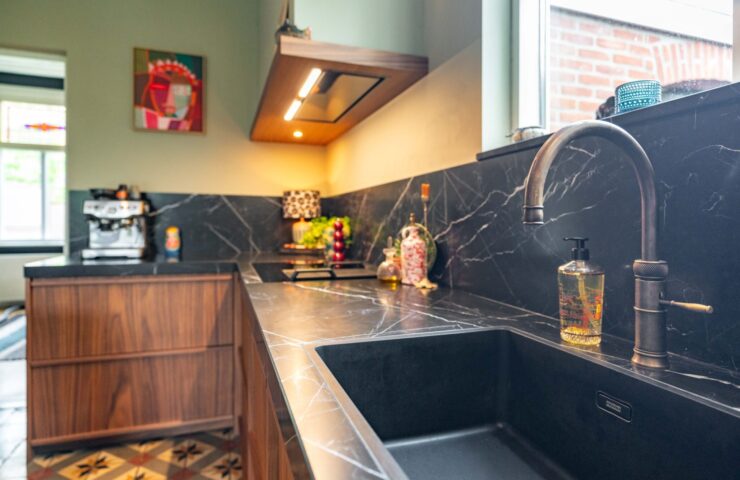 luxe keuken met klassieke keuken