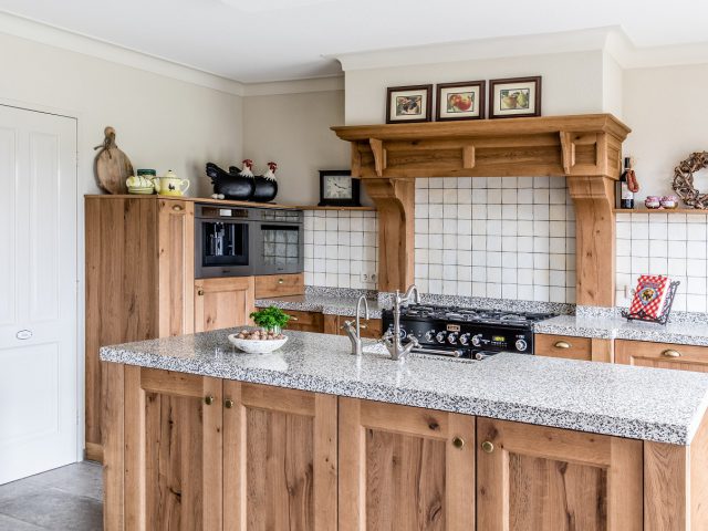 Landelijke keuken met kookeiland