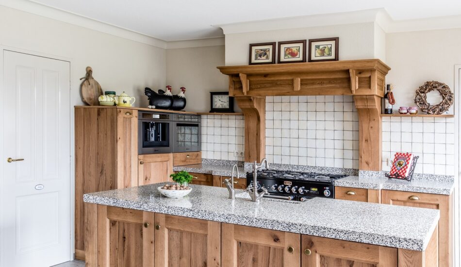 Landelijke keuken met kookeiland