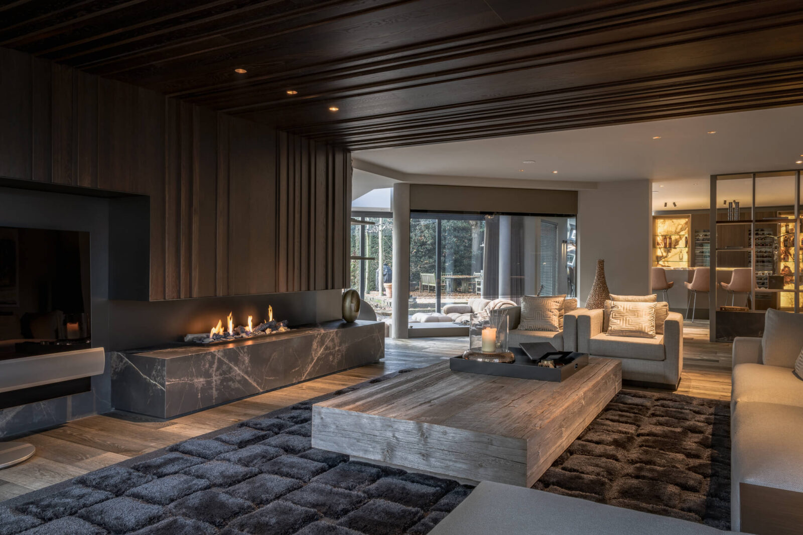 Woonkamer met sfeervolle haard
