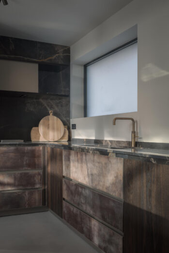 keuken met bronzen details