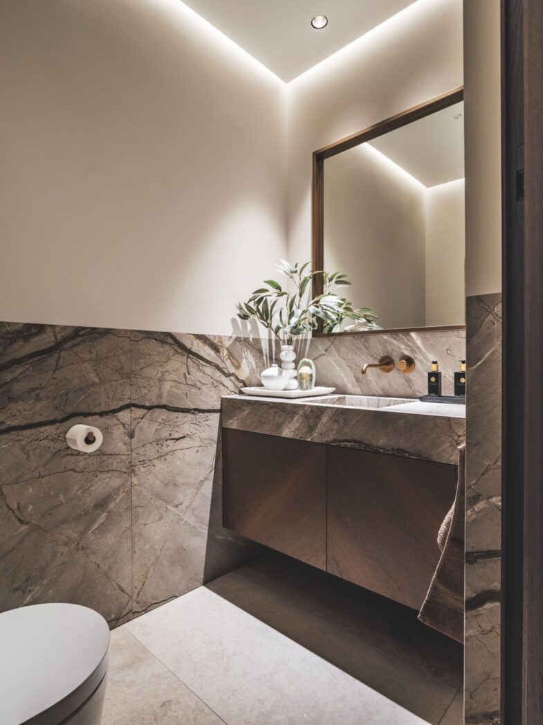 toiletmeubel met licht natuursteen