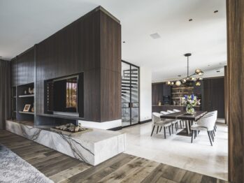 roomdivider met eettafel