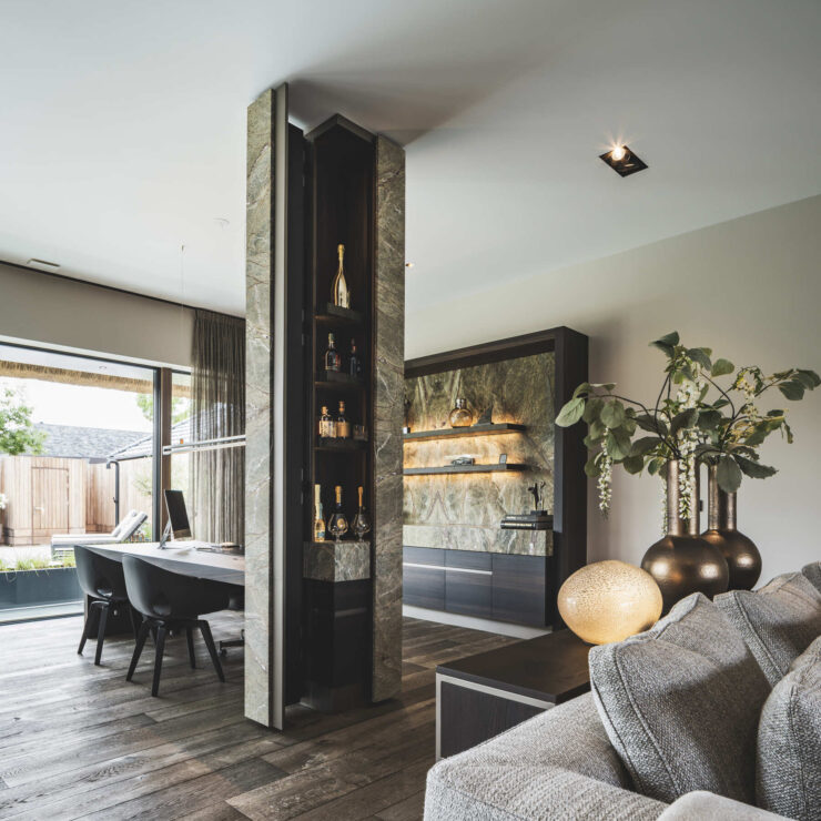 Werkplek met verborgen minibar
