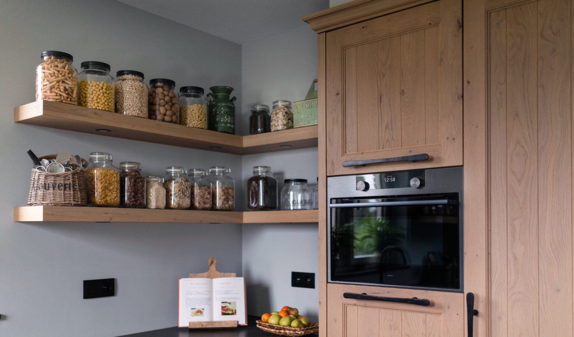 Nostalgische Mereno keuken met massief eiken fronten