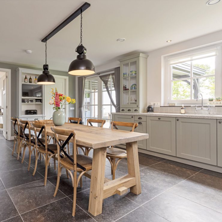 landelijke keuken met eettafel