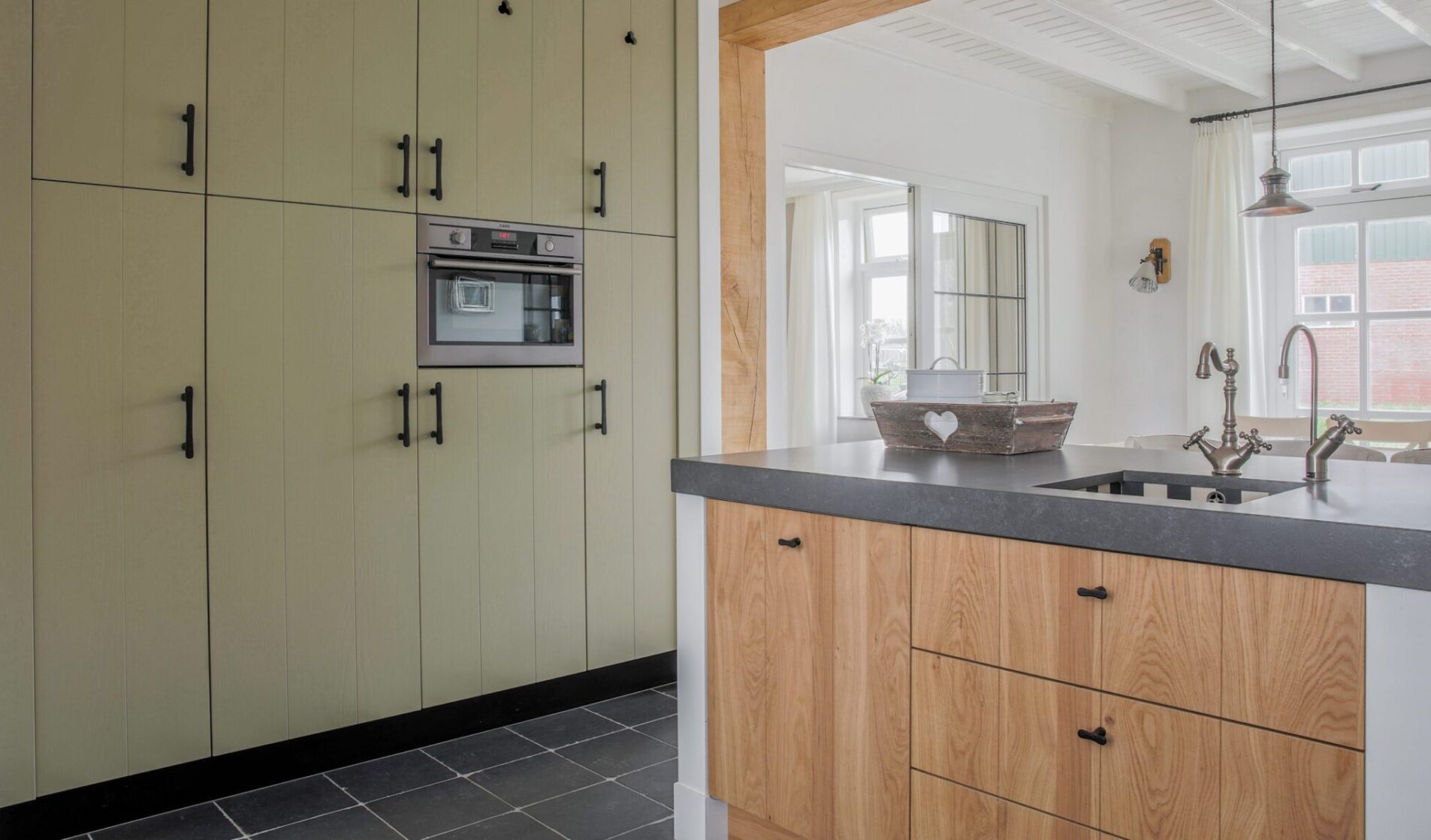 landelijke keuken met unieke kleur