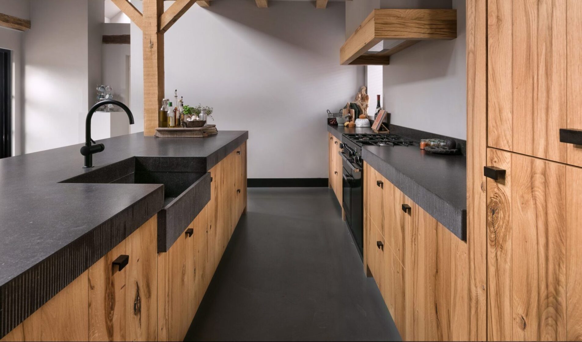 robuuste keuken met veel hout