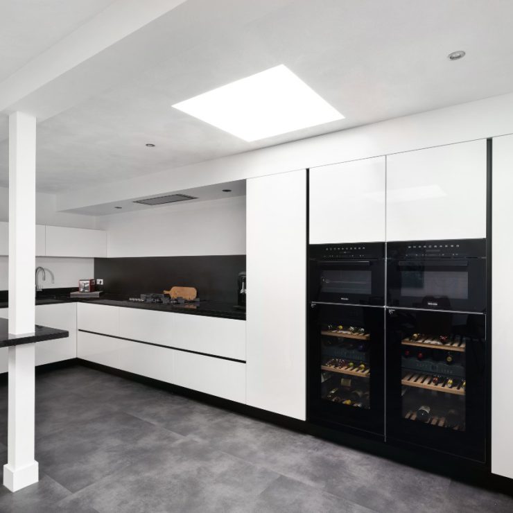 Moderne witte hoogglans Mereno keuken