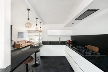 Moderne witte hoogglans Mereno keuken