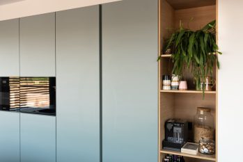 kastenwand met wandschappen
