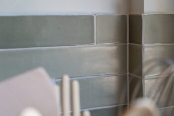 Rugwand in landelijke keuken