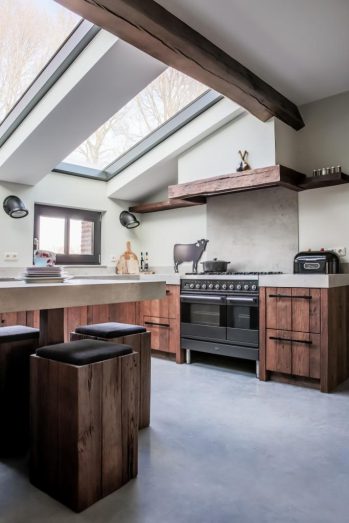 Karakteristieke keuken met licht blad