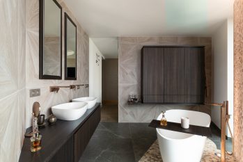 Maatwerk badkamer met sfeervolle badkamermeubels