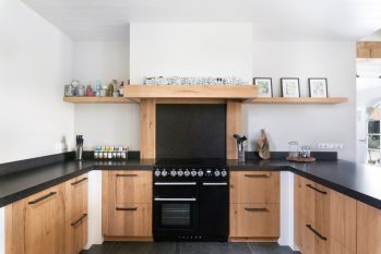 landelijke keuken met schiereiland