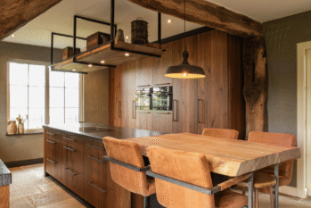 Rustieke keuken met eettafel