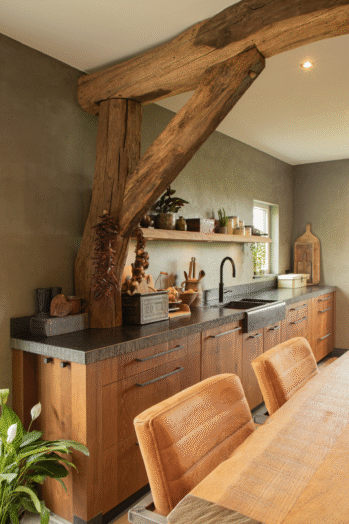 rustieke keuken met houten balken