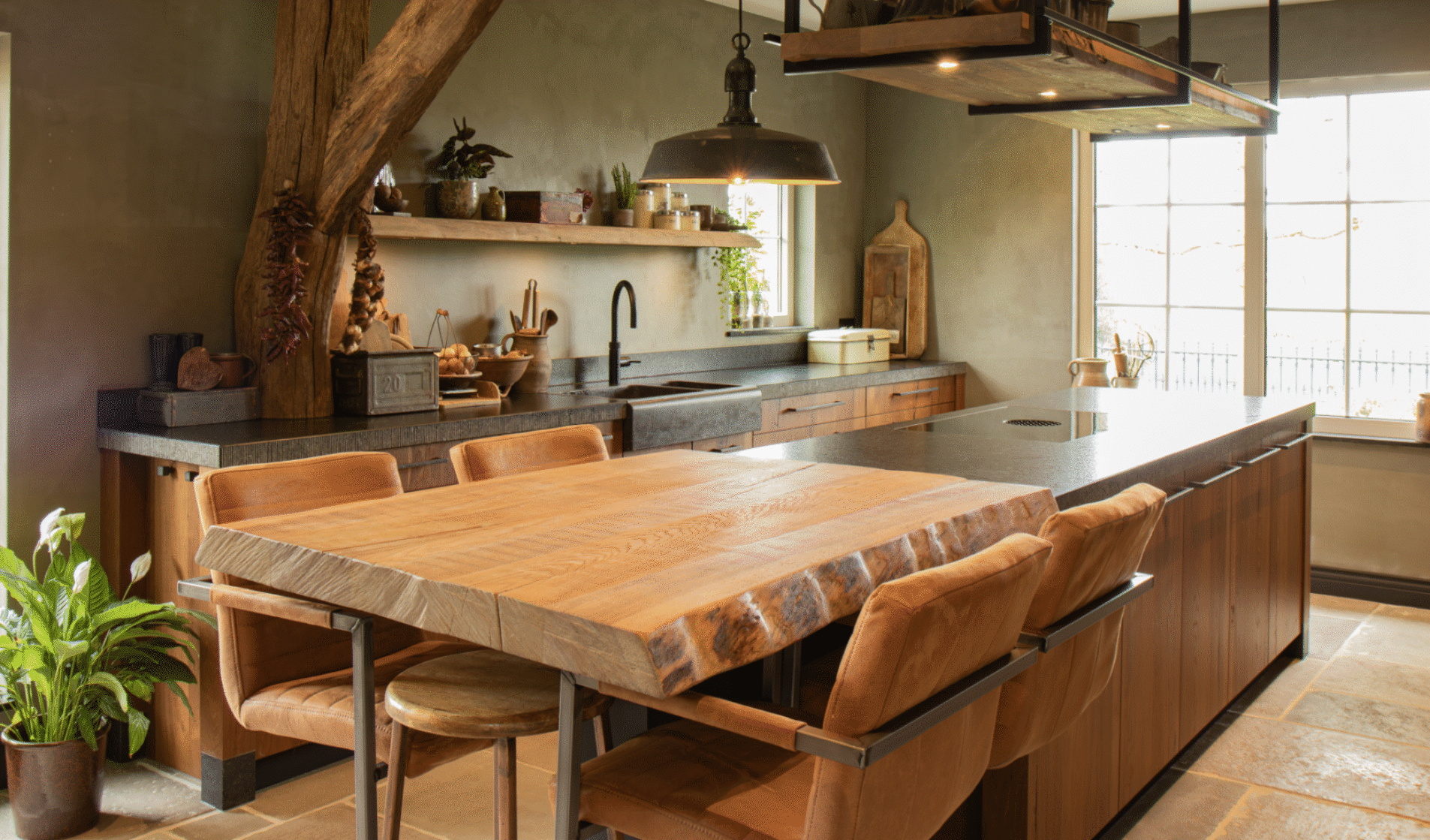 rustieke keuken met eettafel