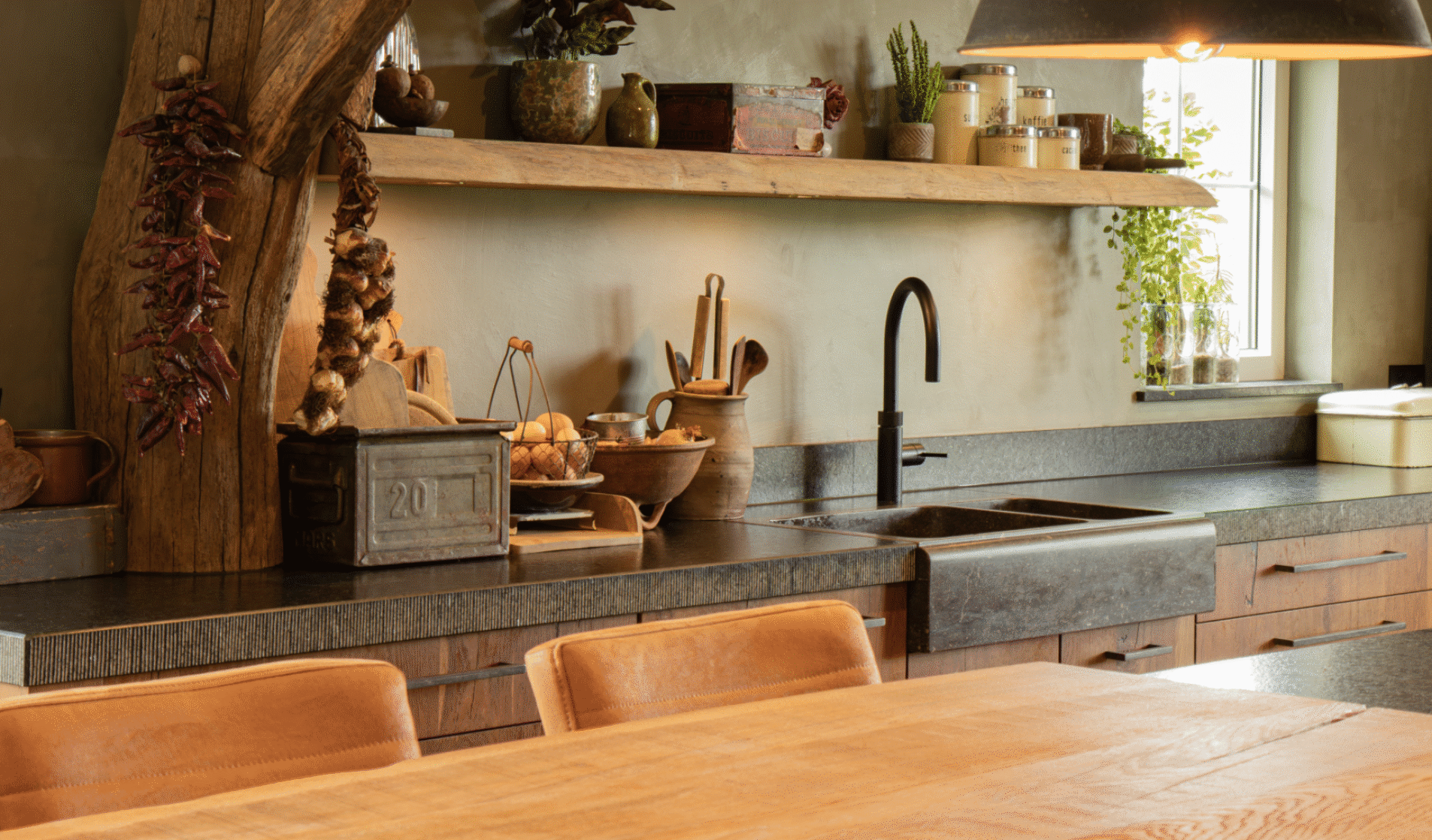 rustieke keuken met robuust blad