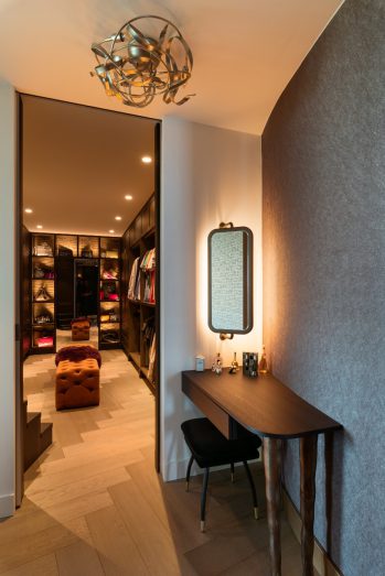 maatwerk interieur kaptafel met inkijk garderobe