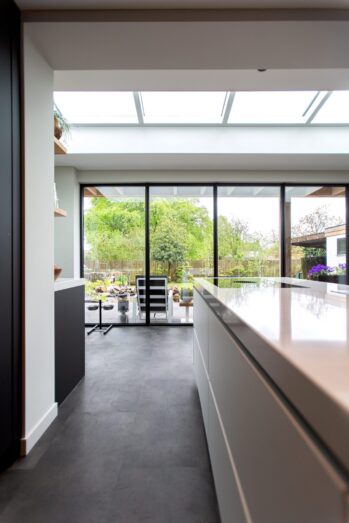 licht kookeiland met koffienis